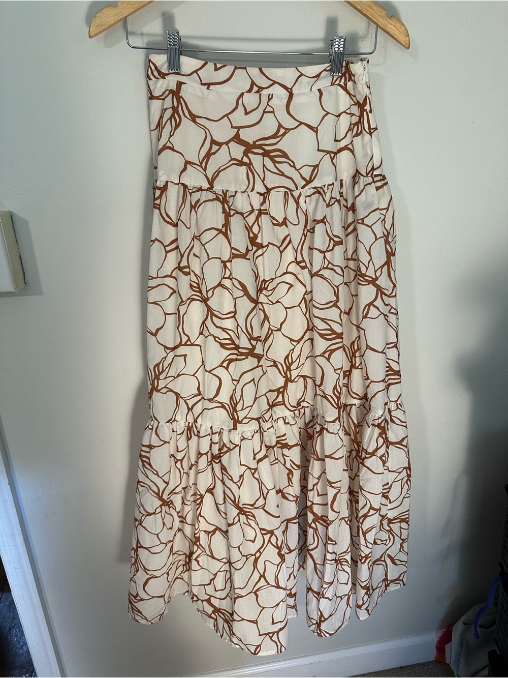 Showpo floral maxi skirt 2 - Picture 2 of 3